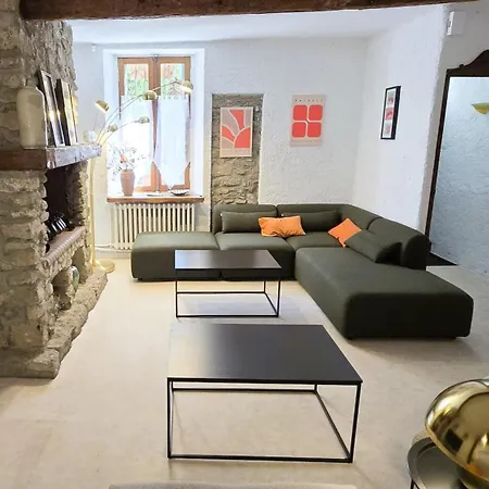 Maison Au Pied De La Cité Médiévale *